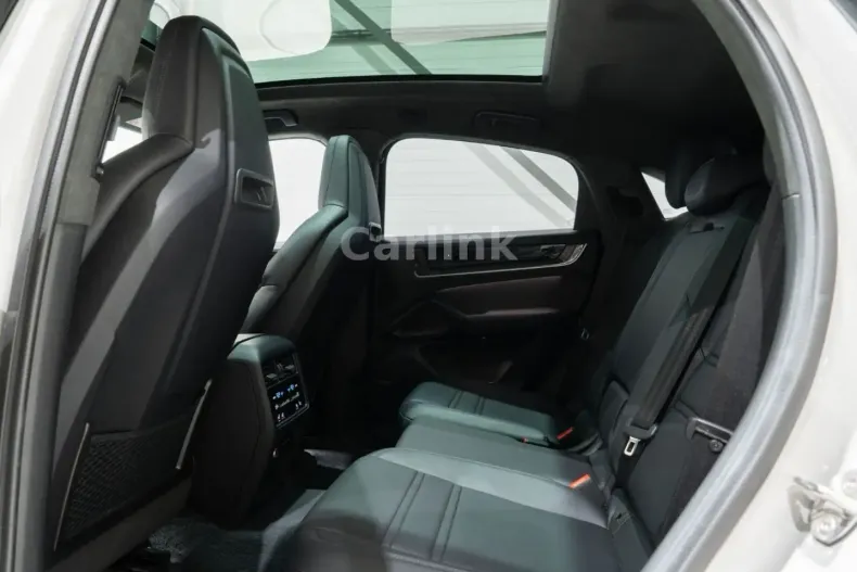 Porsche Cayenne din 2025 cu 14.750 km - oferta POR210939 - foto 46
