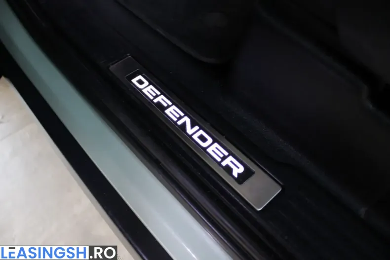 Land Rover Defender din 2023 cu 39.000 km - oferta LAN210945 - foto 7