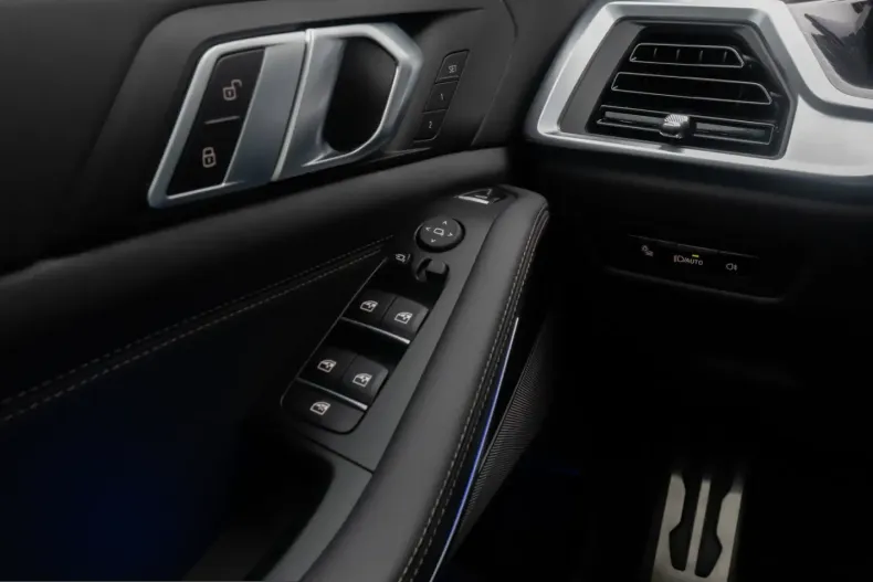 BMW X5 M60 (Seria X) din 2024 cu 17.669 km - oferta BMW210948 - foto 35