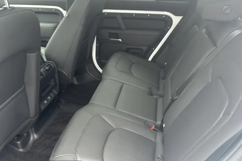 Land Rover Defender din 2025 cu 23.900 km - oferta LAN210951 - foto 12