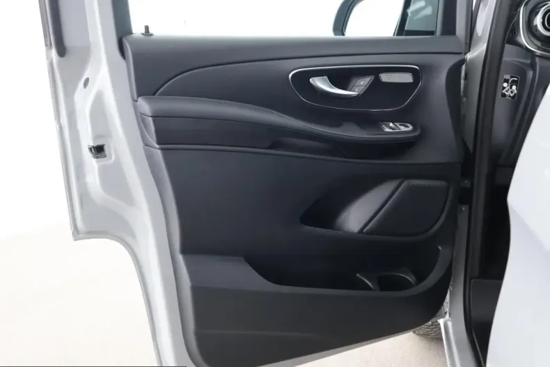 Mercedes-Benz V 300 (Clasa V) din 2024 cu 18.400 km - oferta MER210975 - foto 12