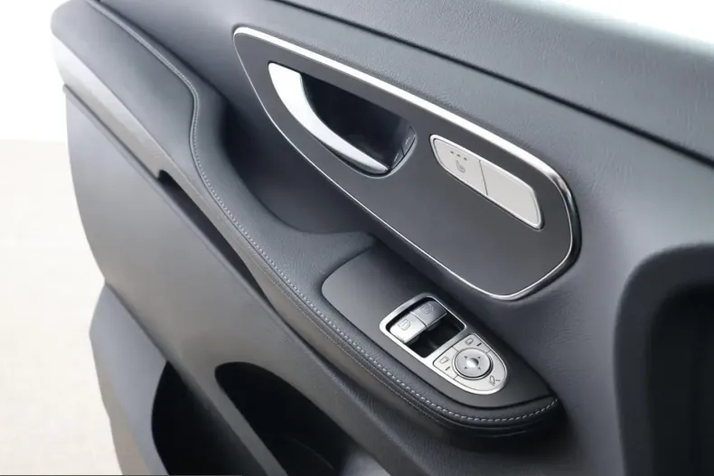 Mercedes-Benz V 300 (Clasa V) din 2024 cu 18.400 km - oferta MER210975 - foto 13
