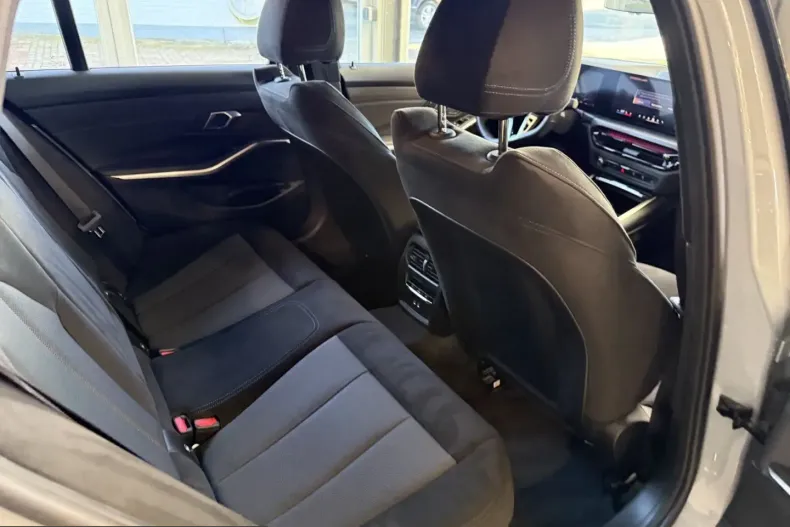 BMW 330 (Seria 3) din 2025 cu 9.848 km - oferta BMW210993 - foto 12