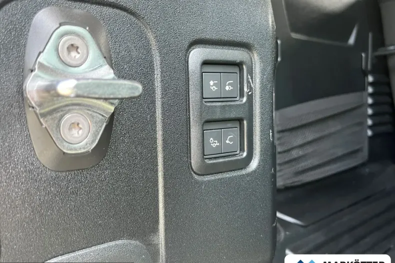 Land Rover Defender din 2023 cu 39.500 km - oferta LAN210996 - foto 10