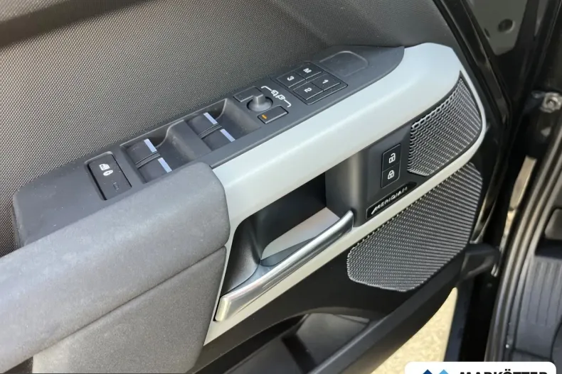 Land Rover Defender din 2023 cu 39.500 km - oferta LAN210996 - foto 24