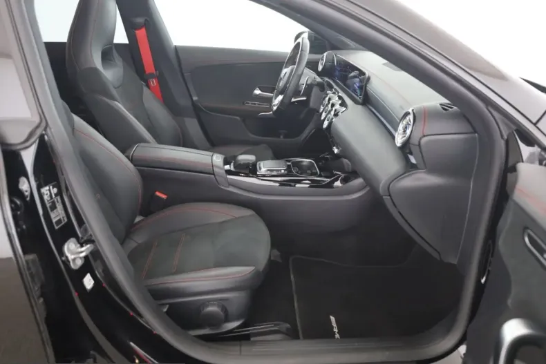 Mercedes-Benz CLA 35 AMG Shooting Brake (Clasa CLA) din 2023 cu 26.200 km - oferta MER211002 - foto 11