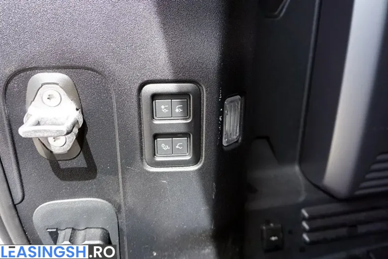Land Rover Defender din 2024 cu 34.500 km - oferta LAN211031 - foto 34