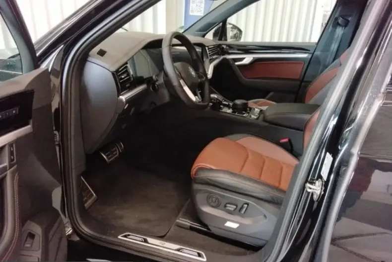 Volkswagen Touareg din 2025 cu 18.231 km - oferta VOL211044 - foto 3