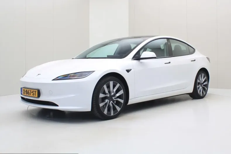 Tesla Model 3 din 2024 cu 41.185 km - oferta TES211089 - foto 1