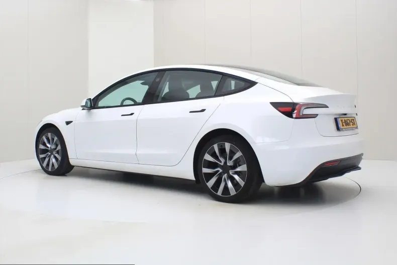 Tesla Model 3 din 2024 cu 41.185 km - oferta TES211089 - foto 3