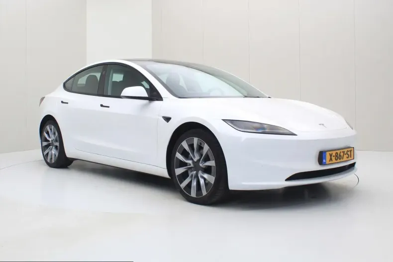 Tesla Model 3 din 2024 cu 41.185 km - oferta TES211089 - foto 4