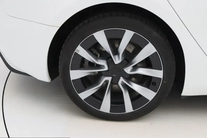 Tesla Model 3 din 2024 cu 41.185 km - oferta TES211089 - foto 10