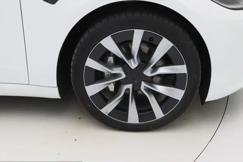 Tesla Model 3 din 2024 cu 41.185 km - oferta TES211089 - foto 11
