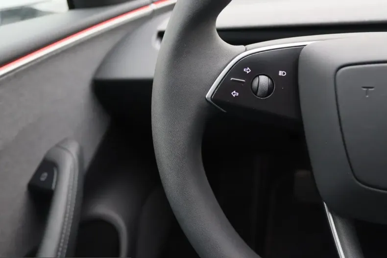 Tesla Model 3 din 2024 cu 41.185 km - oferta TES211089 - foto 28