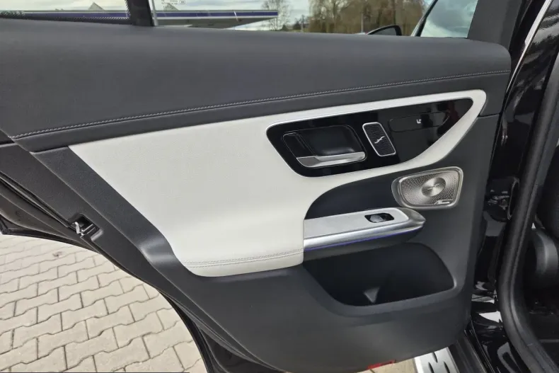 Mercedes-Benz GLC 300 (Clasa GLC) din 2024 cu 17.719 km - oferta MER211155 - foto 11