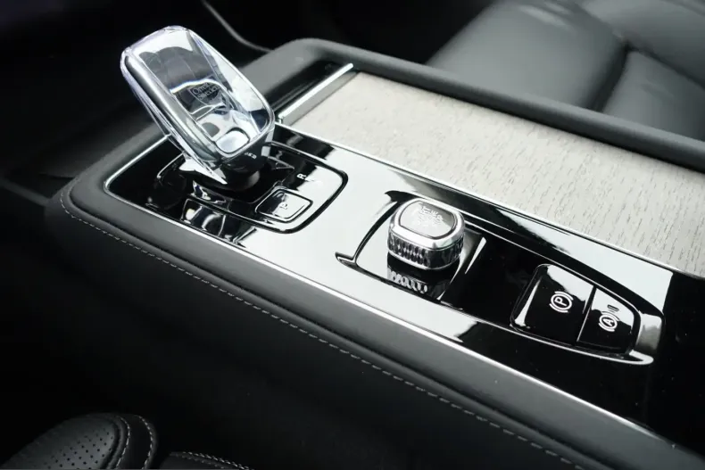 Volvo XC90 din 2025 cu 18.990 km - oferta VOL211174 - foto 16