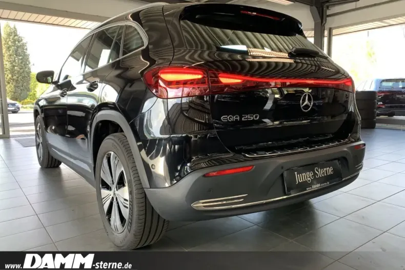 Mercedes-Benz EQA din 2025 cu 9.932 km - oferta MER211176 - foto 2