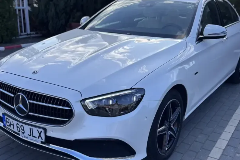 Mercedes-Benz E 300 (Clasa E) din 2021 cu 102.000 km - oferta MER211198 - foto 1