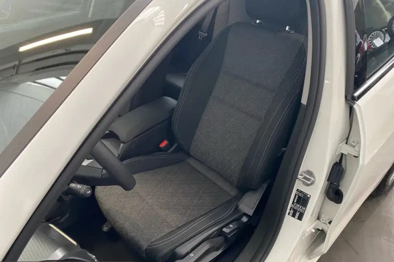 BMW 120i (Seria 1) din 2025 cu 8.400 km - oferta BMW211218 - foto 8