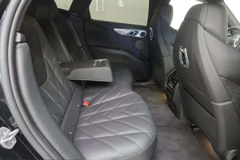 BMW XM (Seria X) din 2025 cu 12.800 km - oferta BMW211246 - foto 25