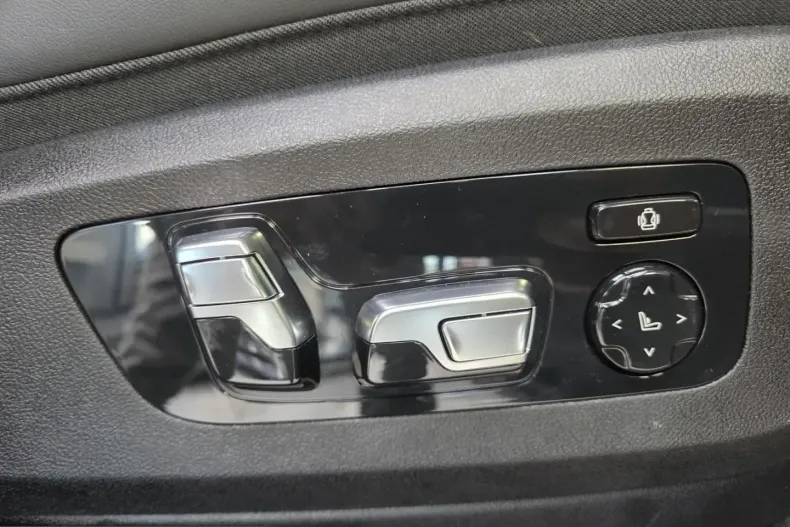 BMW XM (Seria X) din 2025 cu 12.800 km - oferta BMW211246 - foto 40