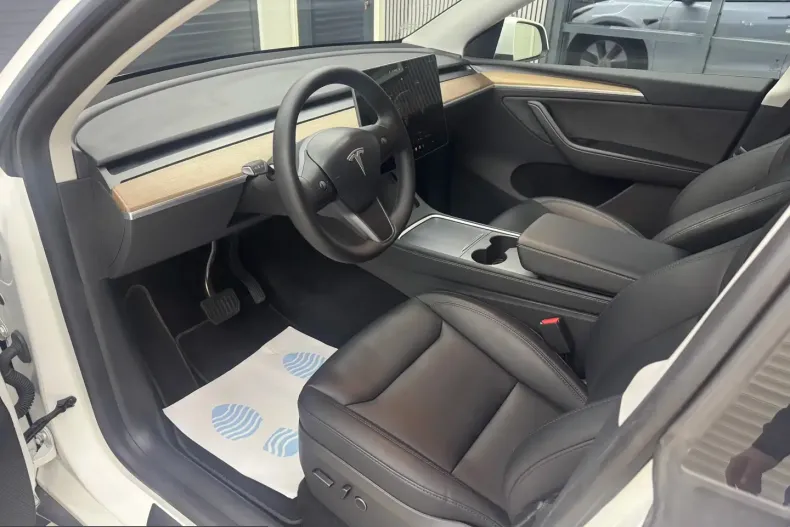 Tesla Model Y din 2023 cu 69.980 km - oferta TES211277 - foto 8