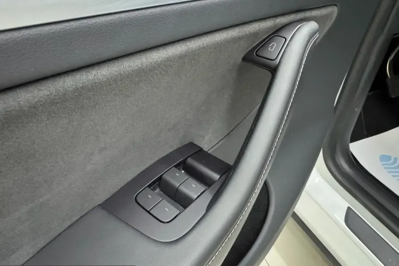 Tesla Model Y din 2023 cu 69.980 km - oferta TES211277 - foto 18