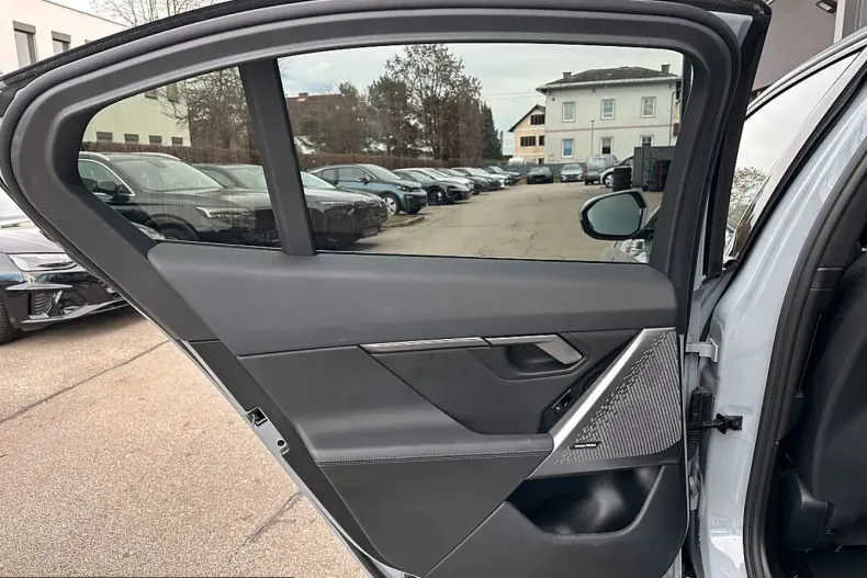 BMW 530 (Seria 5) din 2025 cu 18.265 km - oferta BMW211285 - foto 13