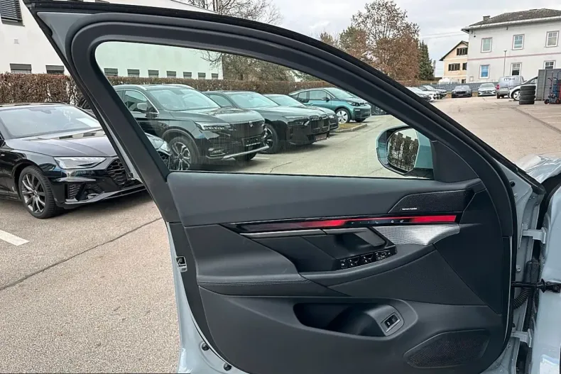 BMW 530 (Seria 5) din 2025 cu 18.265 km - oferta BMW211285 - foto 29