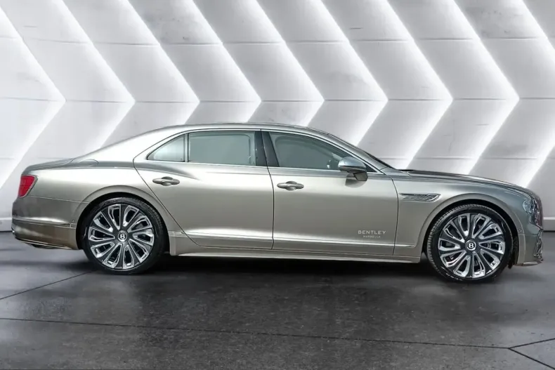 Bentley Flying Spur din 2025 cu 6.000 km - oferta BEN211332 - foto 4