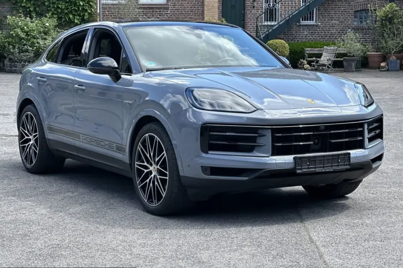 Porsche Cayenne din 2023 cu 59.250 km - oferta POR211435 - foto 1