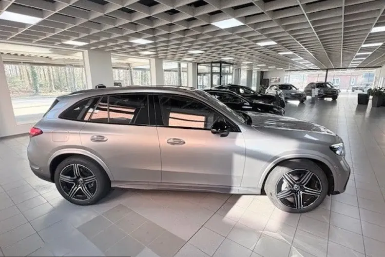 Mercedes-Benz GLC 200 (Clasa GLC) din 2023 cu 7.800 km - oferta MER211440 - foto 7