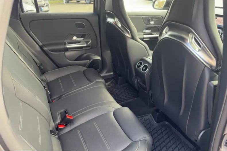 Mercedes-Benz GLA 35 AMG (Clasa GLA) din 2024 cu 36.753 km - oferta MER211444 - foto 16