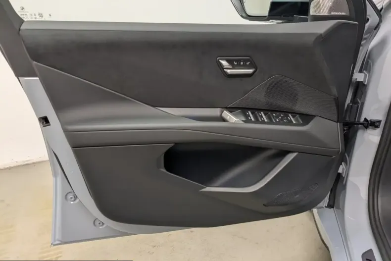 BMW iX3 (Seria X) din 2026 cu 5.500 km - oferta BMW211447 - foto 12