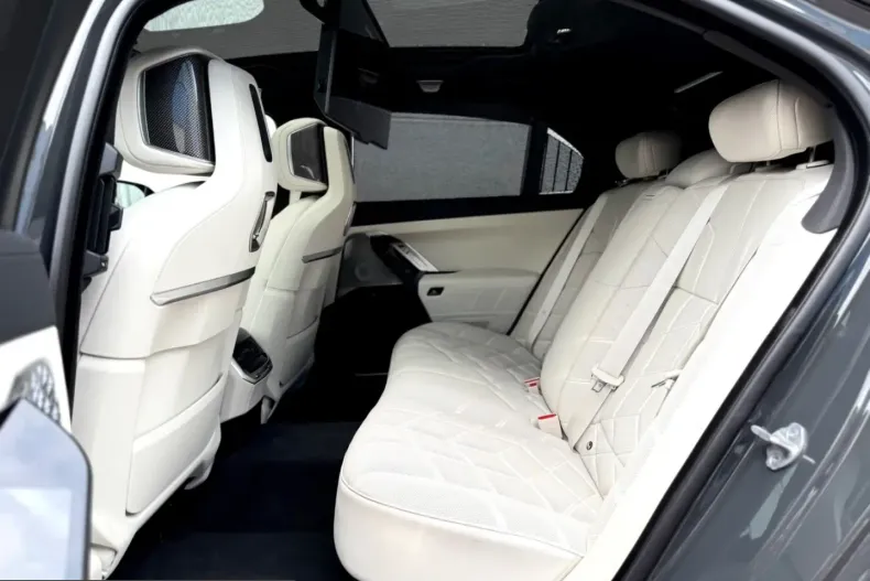 BMW i7 (Seria 7) din 2023 cu 26.000 km - oferta BMW211450 - foto 15