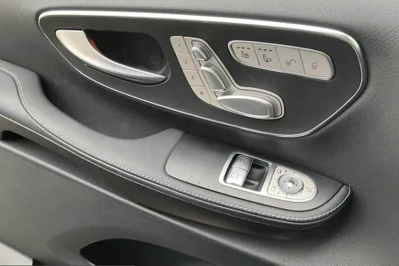 Mercedes-Benz V 300 (Clasa V) din 2025 cu 23.750 km - oferta MER211472 - foto 8