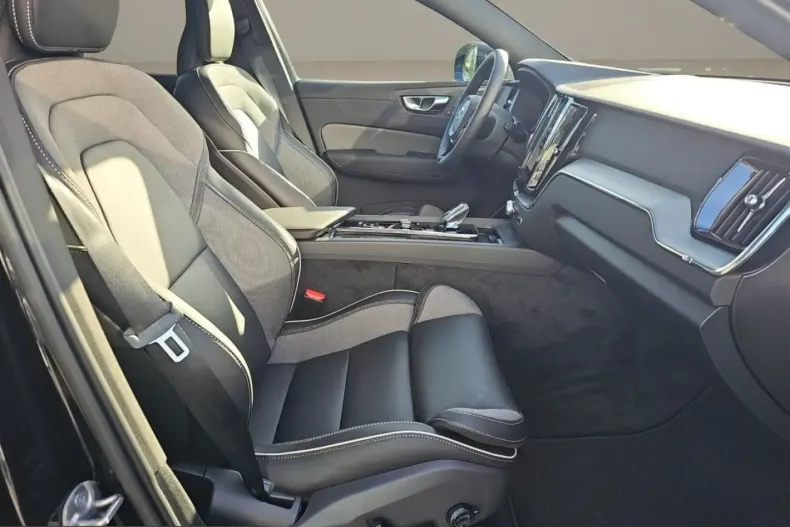 Volvo XC60 din 2024 cu 29.950 km - oferta VOL211481 - foto 13
