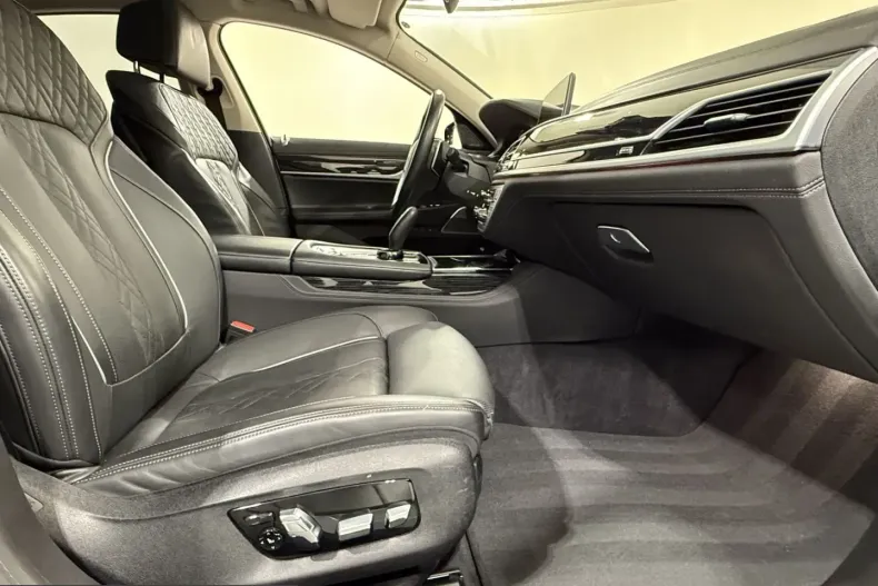 BMW 750 (Seria 7) din 2021 cu 92.233 km - oferta BMW211534 - foto 10