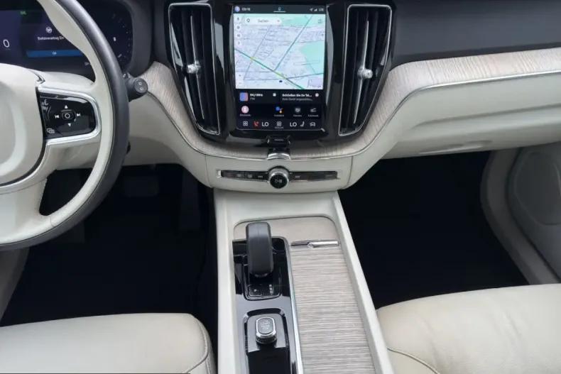 Volvo XC60 din 2023 cu 74.100 km - oferta VOL211595 - foto 11
