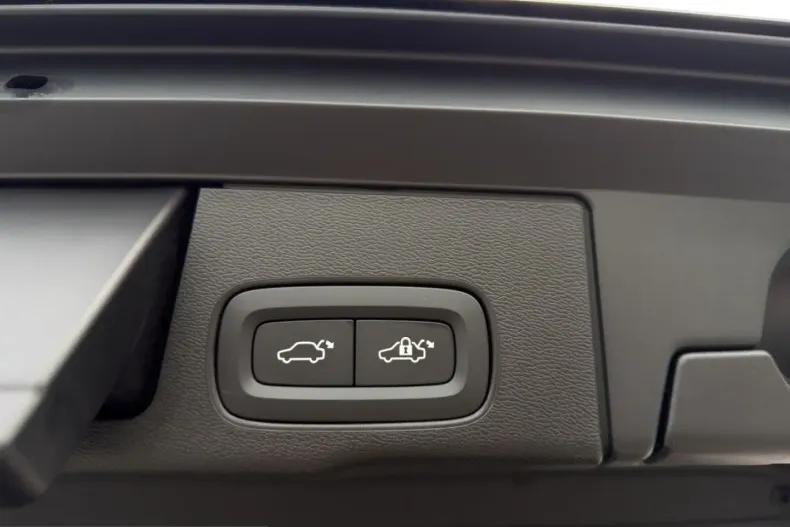 Volvo XC60 din 2023 cu 74.100 km - oferta VOL211595 - foto 17