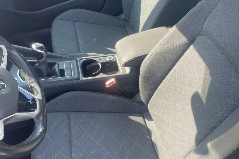 Volkswagen Golf din 2021 cu 174.000 km - oferta VOL211616 - foto 2