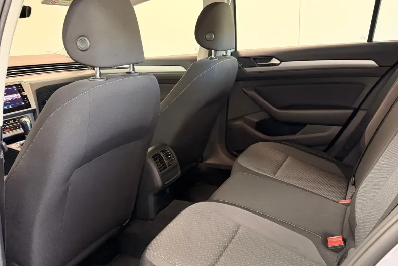 Volkswagen Passat din 2022 cu 134.000 km - oferta VOL211622 - foto 10