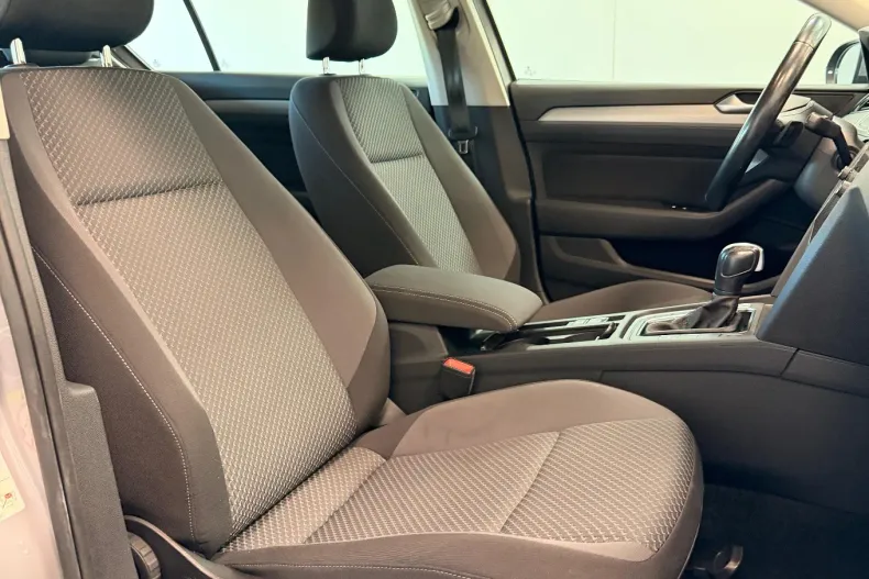 Volkswagen Passat din 2022 cu 134.000 km - oferta VOL211622 - foto 28