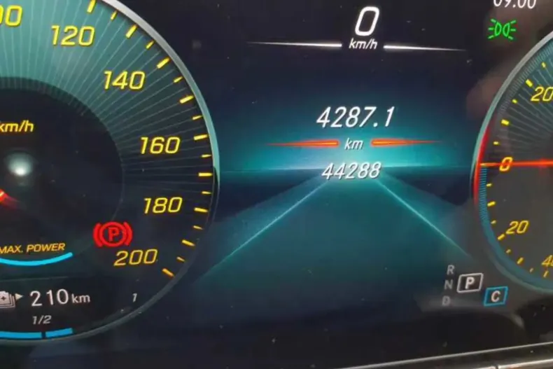 Mercedes-Benz EQC din 2020 cu 44.500 km - oferta MER211647 - foto 9