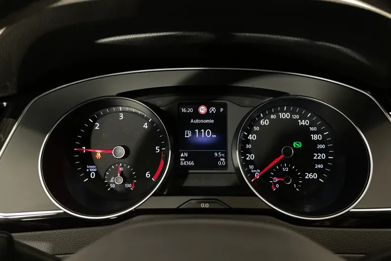 Volkswagen Passat din 2021 cu 84.366 km - oferta VOL211733 - foto 27