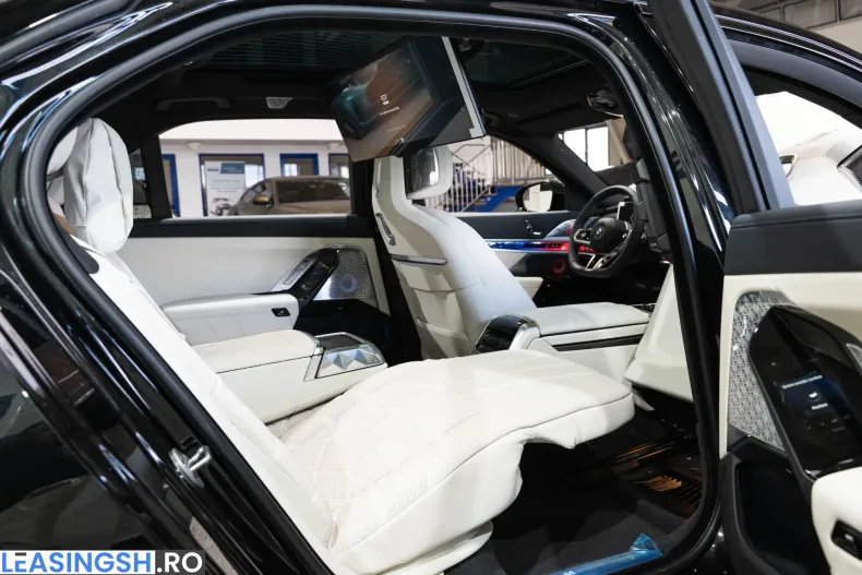 BMW 740d (Seria 7) din 2025 cu 22 km - oferta BMW211764 - foto 7