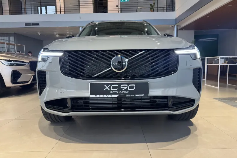 Volvo XC90 din 2025 cu 9 km - oferta VOL211767 - foto 2