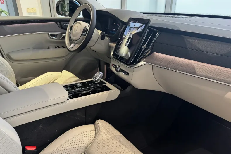Volvo XC90 din 2025 cu 9 km - oferta VOL211767 - foto 10