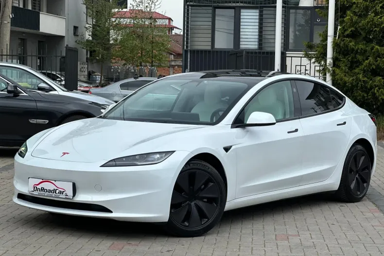 Tesla Model 3 din 2024 cu 66.734 km - oferta TES211784 - foto 1
