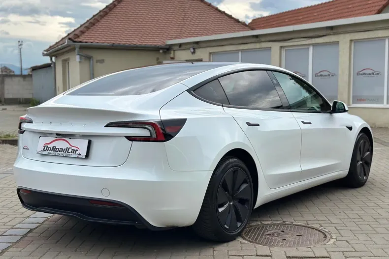 Tesla Model 3 din 2024 cu 66.734 km - oferta TES211784 - foto 4